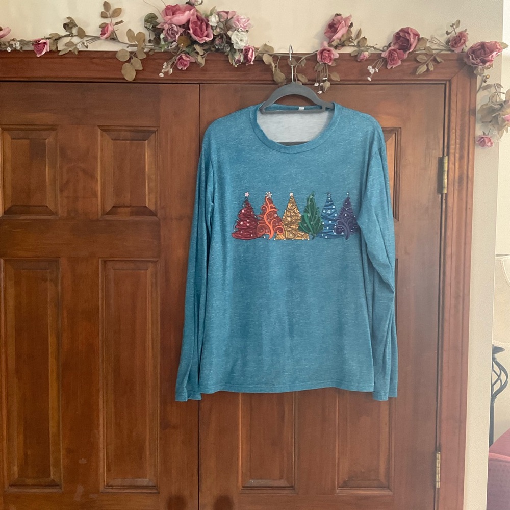 Colorful Christmas Tree Sweater, size Xl, great condition!